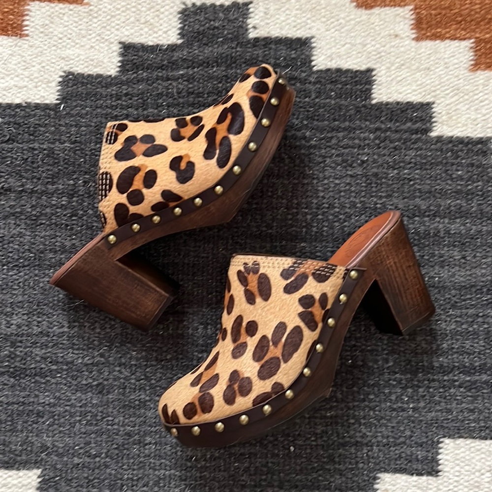 Leopard Print Clogs